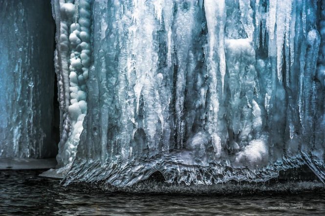 Những cột nước đóng băng đẹp huyền ảo 