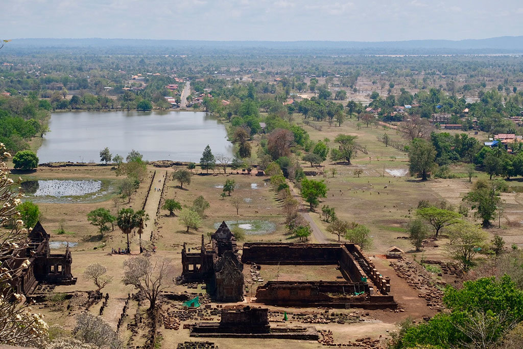 Khu hạ và khu ngoại vi của đền Wat Phou 
