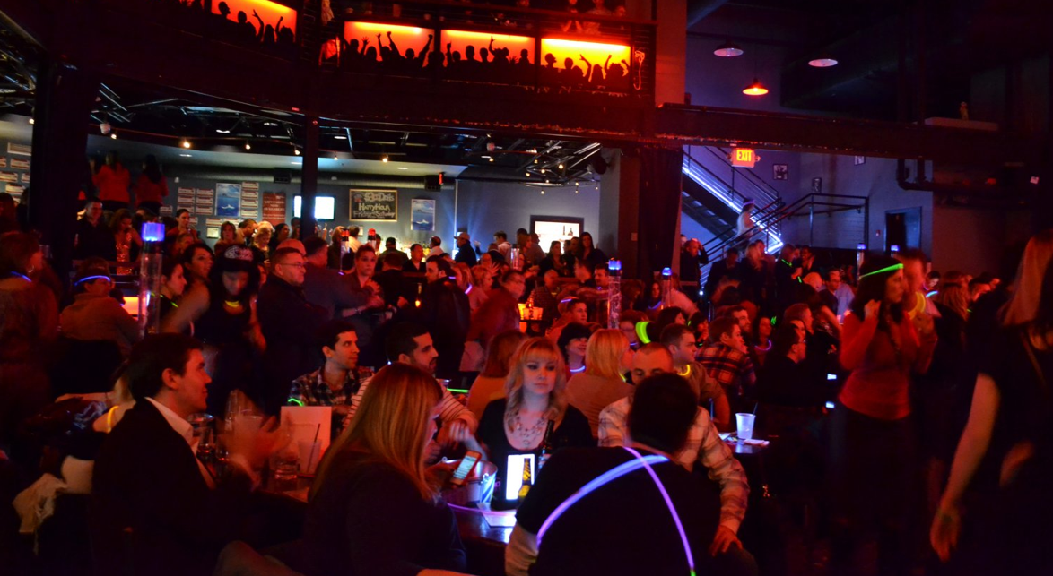 Quán bar là nơi lý tưởng nếu du khách muốn có một đêm say sưa cùng âm nhạc - Ảnh: The Travefy Blog 