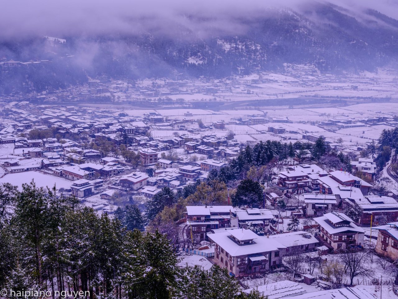 Nhiều nơi ở Bhutan chìm trong tuyết mùa xuân 