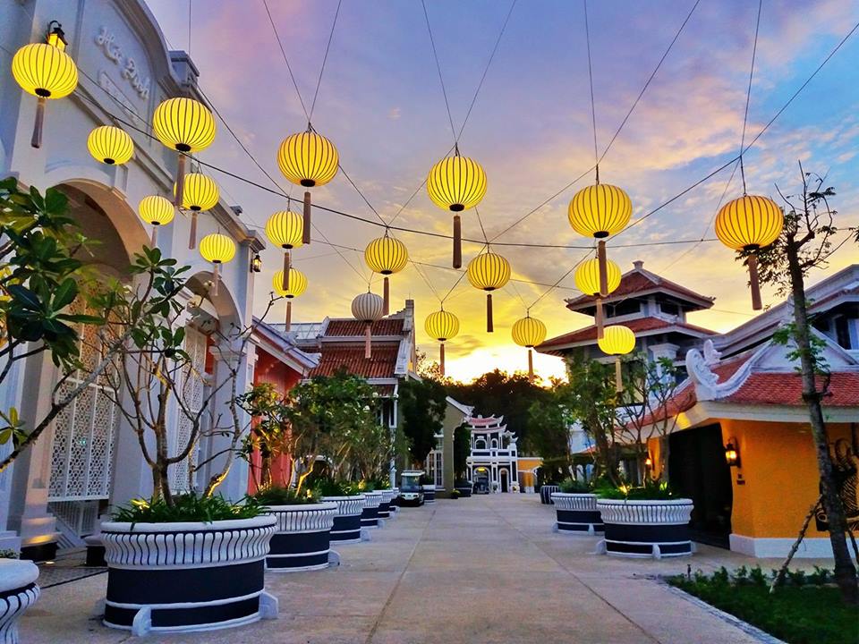 Con phố Rue de Lamarck tại JW Marriott Phu Quoc Emerald Bay
