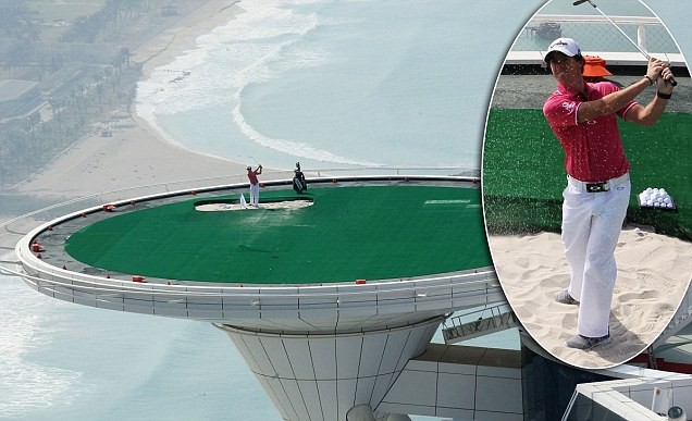 Nằm trên nóc khách sạn Burj al Arab ở độ cao 300 m, đây là sân golf cao nhất thế giới. 
