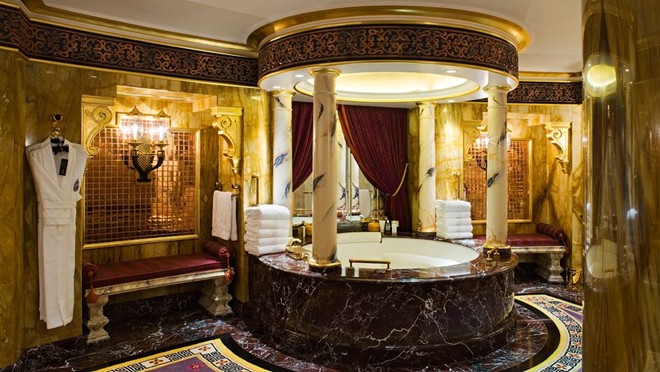 Khách sạn dát toàn vàng dành cho giới tỷ phú. 