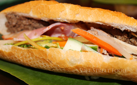 TP HCM là nơi có một số món ăn đường phố ngon nhất thế giới. Ảnh: Viet Street Food 