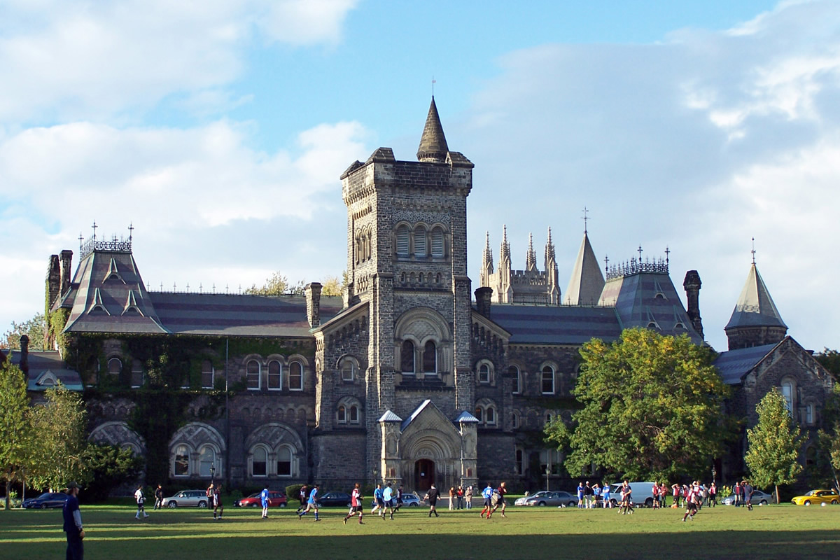 Trường đại học Toronto lừng danh ở Canada. Ảnh internet