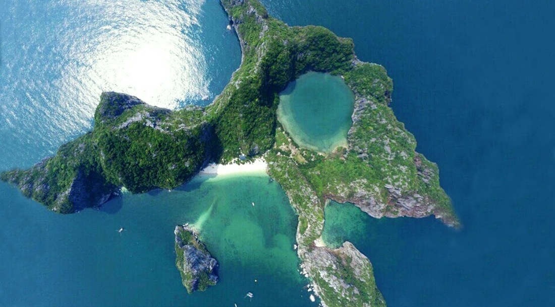Đảo Mắt Rồng có diện tích khoảng 30 ha, còn giữ nguyên vẻ hoang sơ. 
