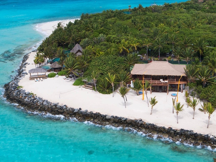 Hòn đảo nghỉ dưỡng thuộc sở hữu của doanh nhân nổi tiếng người Anh Richard Branson, có diện tích gần 300.000 m2, là nơi có những tiện nghi sang trọng bậc nhất.