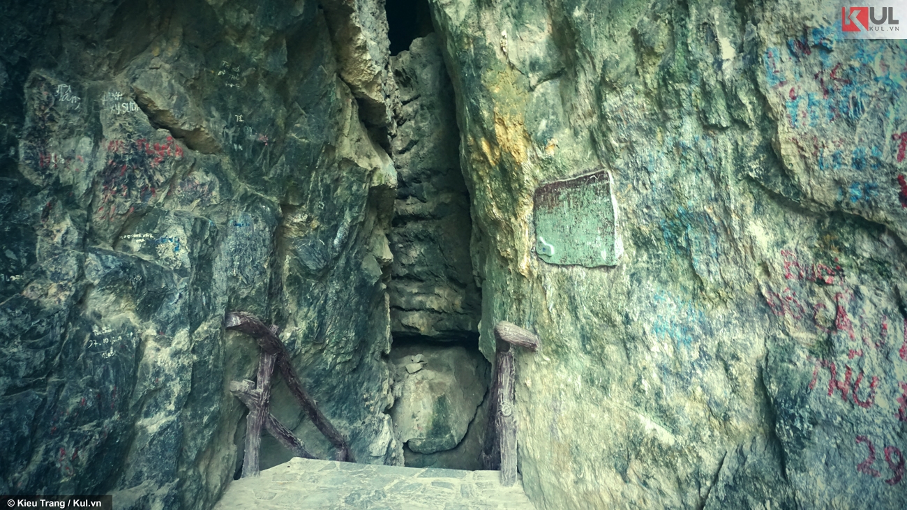 Hang động còn có một nhánh ăn sâu xuống lòng đất và thông ra biển, tương truyền là nơi Thạch Sanh đi gặp vua Thủy Tề.
