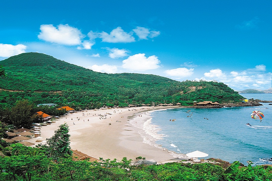 Nha Trang với những bãi biển tuyệt đẹp là địa điểm du lịch 30/4 hấp dẫn