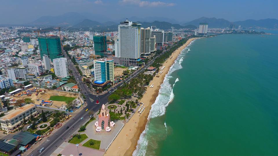 Thành phố biển Nha Trang nhìn từ trên cao
