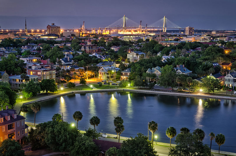 2. Thành phố Charleston. Thành phố lớn thứ 2 của tiểu bang Nam Carolina, Mỹ. Phía Đông giáp Đại Tây Dương. Với lịch sử phong phú, cảnh quan thiên nhiên đẹp, Charleston là lựa chọn hoàn hảo cho du khách muốn đi nghỉ dưỡng trong Hè 2017.