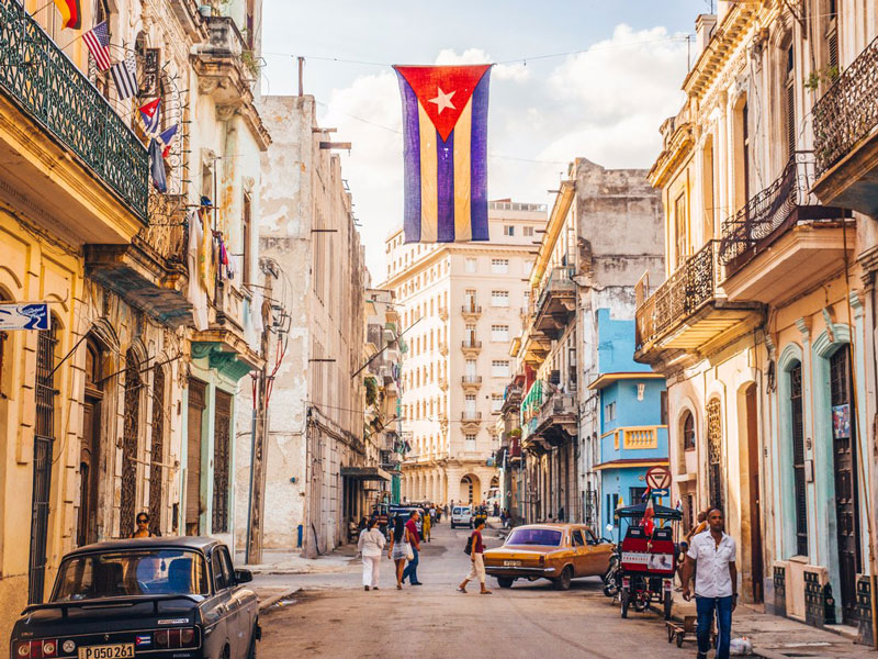 5. Thủ đô Havana. Là thành phố lớn nhất và là Thủ đô của Cuba. Đây là trung tâm chính trị, văn hóa, kinh tế của Cuba. Thành phố được xem là một trong những điểm đến lý tưởng nhất vùng Caribean.