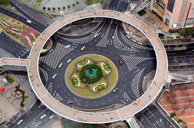 Công trình giao thông này nhìn từ trên cao đẹp như một tác phẩm nghệ thuật.