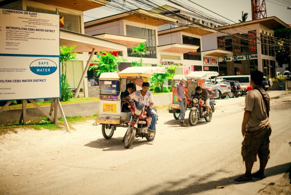 Trycicle - Phương tiện di chuyển chính ở Philippines 