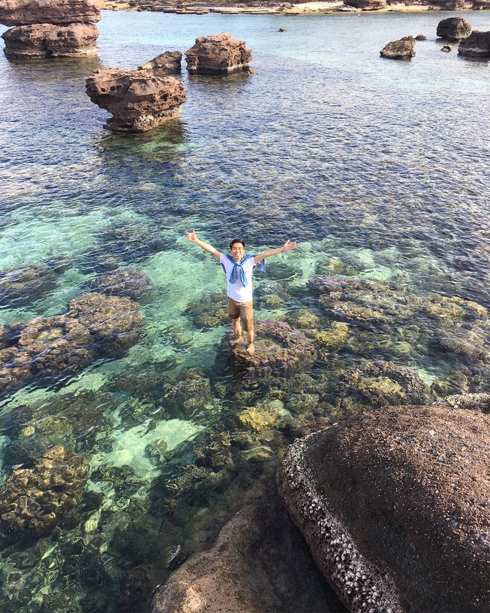 Bờ biển càng đẹp hơn bao giờ hết khi được bao quanh bởi các rạn san hô muôn màu sắc. Lang Thành ???? on Instagram