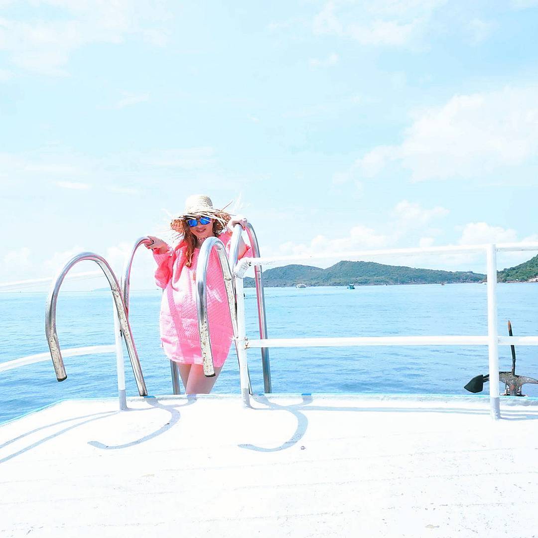 Cách đến đây: Từ cảng An Thới, bạn sẽ phải thuê tàu để ra hòn Gầm Ghì. Trên đường đi bạn có thể chiêm ngưỡng vẻ đẹp thiên nhiên tuyệt vời của biển cả mênh mông. Ảnh: Maria Rosaria Rizzo on Instagram
