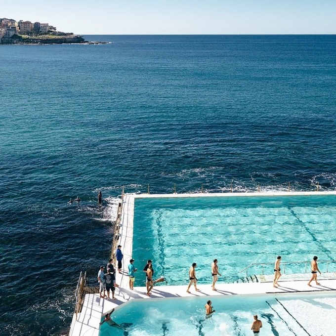 Nhiều du khách lần đầu nhìn thấy Bondi Baths đều thừa nhận khung cảnh của bể bơi này khiến họ "phát cuồng" vì thích thú. "Mát lạnh" và "sảng khoái" cũng là những từ được nhiều người nhắc đến nhất khi miêu tả về nơi này.