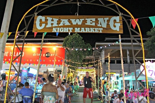 Chợ đêm Chaweng tấp nập khách du lịch.
