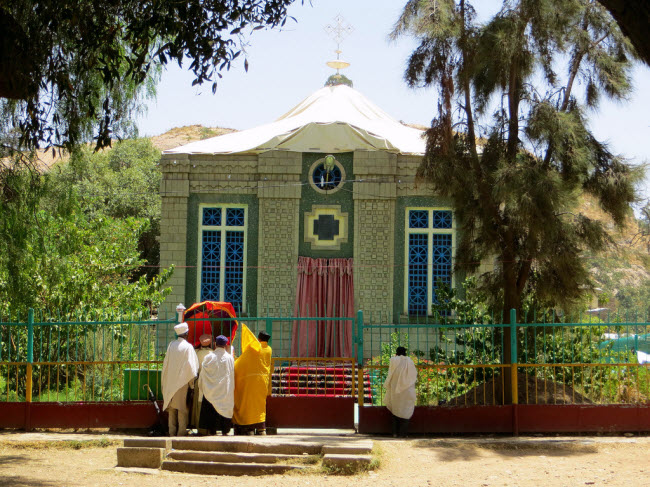 Nhà thờ St. Mary of Zion, Ethiopia: Nhà thờ nơi lưu giữa Chiếc hòm giao ước. Chỉ duy nhất người bảo vệ tài sản này được phép tiếp cận địa điểm này.