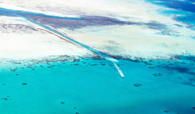 Những dải nước màu xanh dài là nơi kết nối với các tuyến đường thủy liên ở quần đảo Rock