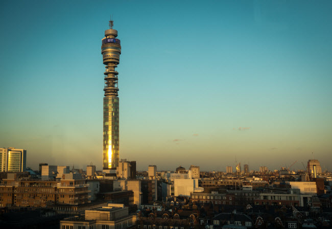 Tháp British Telecom, Anh quốc: Từ khi một vụ nổ xảy ra trong tháp, nhà hàng và đài quan sát ở đây vẫn đóng cửa đối với du khách. Nhưng khi tháp British Telecom tổ chức một số sự kiện từ thiện, vài trăm người vẫn có cơ hội chiêm ngưỡng thành phố London từ đỉnh tòa tháp này.