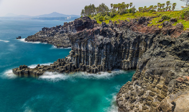 Bãi cột đá Jusangjeolli - một kỳ quan thiên nhiên rất độc đáo nằm ở bờ biển phía Nam đảo Jeju, Hàn Quốc