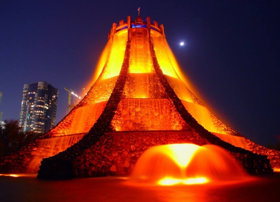 Đài phun nước núi lửa ở Dubai 