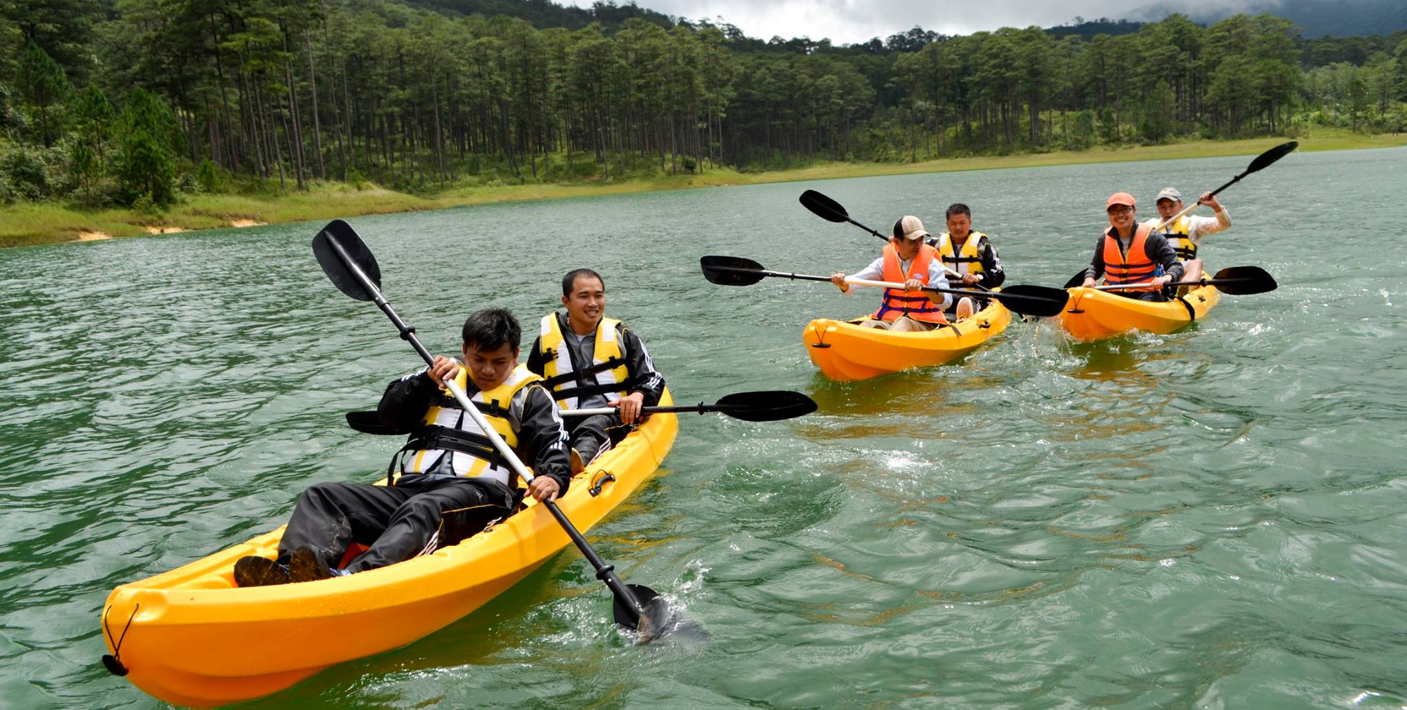 Chèo thuyền Kayak khám phá hồ Tuyền Lâm