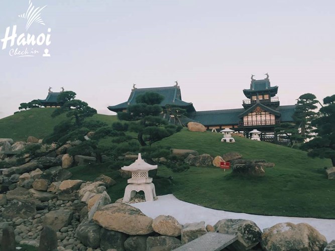 Khu vườn tiểu cảnh được lấy ý tưởng từ hoàng cung của Nhật Hoàng.