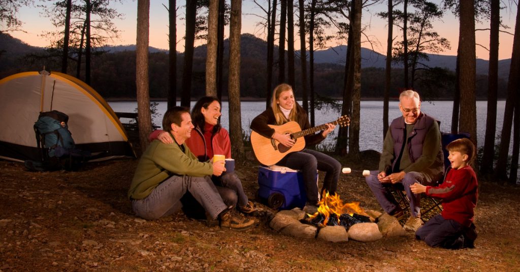 Điểm lý tưởng đến bạn cắm trại là những nơi gần gũi thiên nhiên - Ảnh: Dailymail 