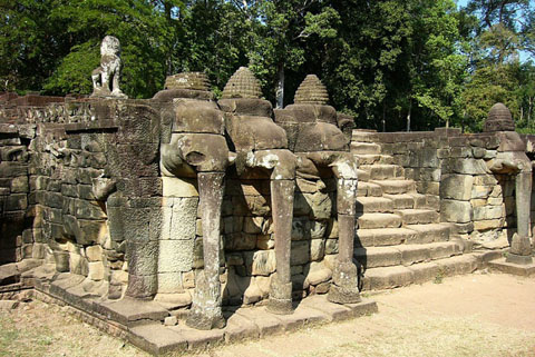 Hàng voi đá ở cung điện Phimeanakas