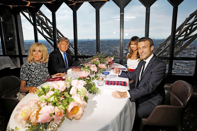 Trong chuyến thăm Pháp nhân dịp quốc khánh Pháp 14/7/2017, Tổng thống Mỹ Donald Trump và vợ - bà Melania - được vợ chồng Tổng thống Pháp Emmanuel Macron mời dùng bữa tại một trong những nhà hàng sang trọng và nổi tiếng nhất thế giới, tọa lạc ngay trên tháp Eiffel.
