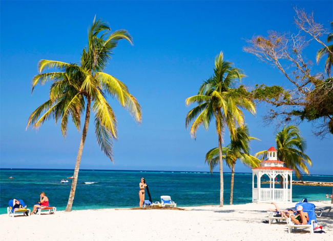 Cuba có nhiều bãi biển đẹp vào loại nhất thế giới như Playa Guardalavaca (trong ảnh), Playa Paraiso, Playa Sirena, Playa Ancon, Cayo Sabinal, Playa Ensenchachos và Playa Megano. Hãy lên kế hoạch cho những ngày tắm biển và tắm nắng không biết mệt nghỉ. 