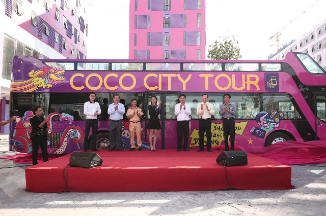 Lãnh đạo Sở Du lịch, Sở Văn hóa Thể thao, Cảnh sát giao thông Đà Nẵng cùng đại diện khánh thành đưa vào hoạt động tuyến xe buýt du lịch Coco City Tour.