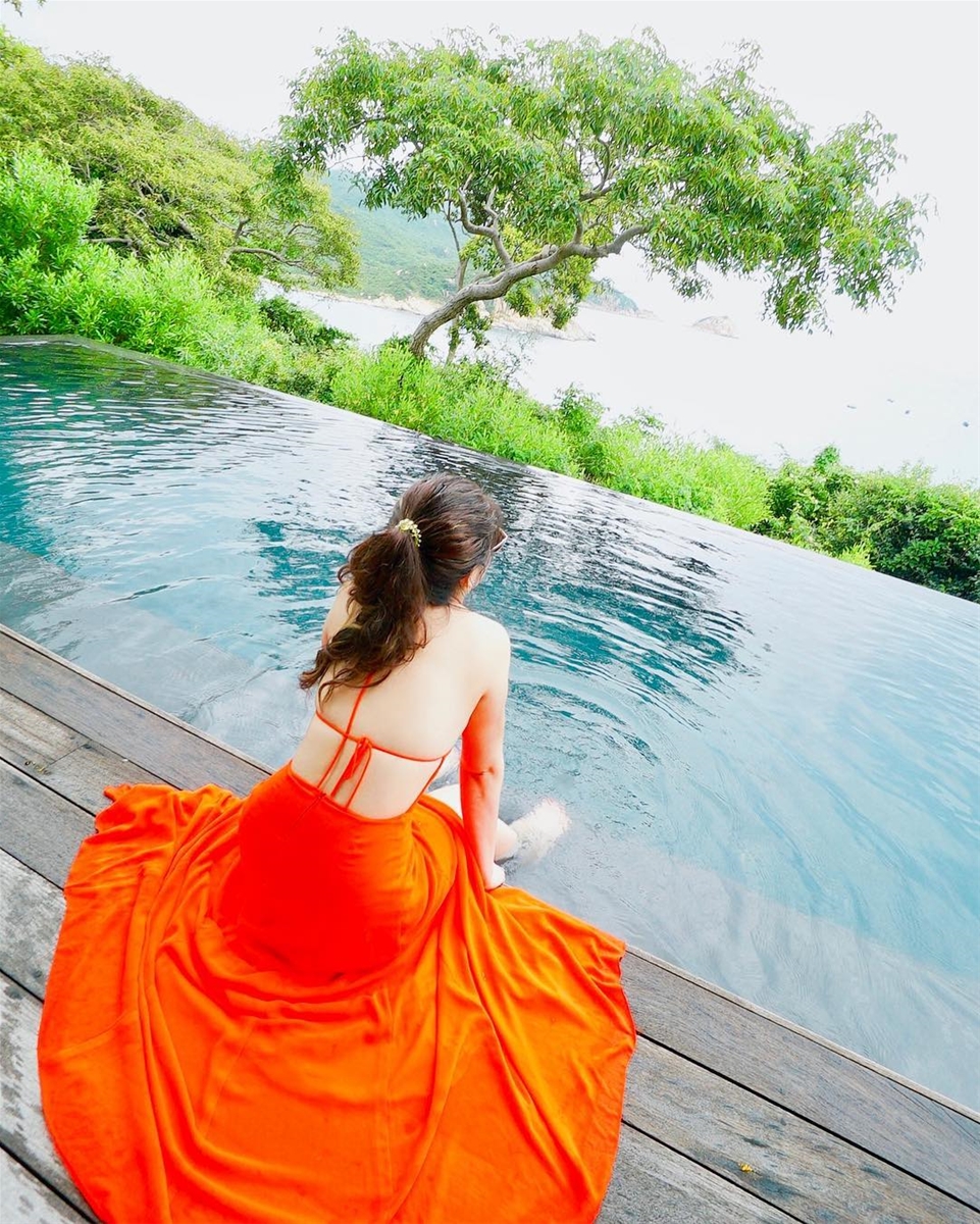 Trước mỗi Villa trong resort là những bể bơi riêng đẹp mắt và sạch sẽ. Linh Nguyễn on Instagram