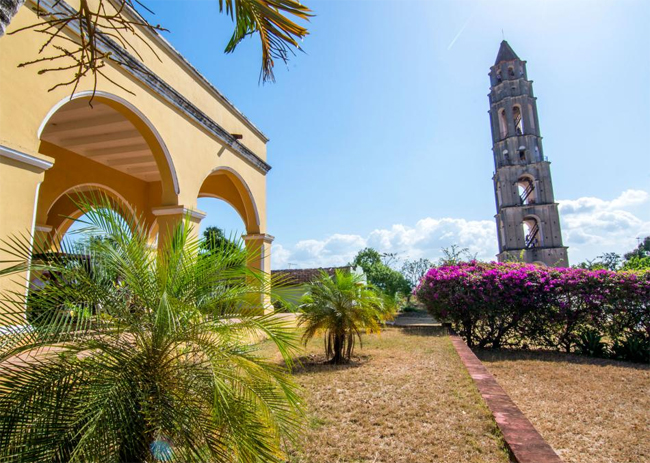 Cuba còn được yêu thích bởi lịch sử phong phú. Tòa tháp cũ nằm ở Trinidad này là một ví dụ. Đây là nơi từng được sử dụng như một nơi để canh chừng và giám sát nô lệ trong Valle de los Ingenios (nhà máy đường).