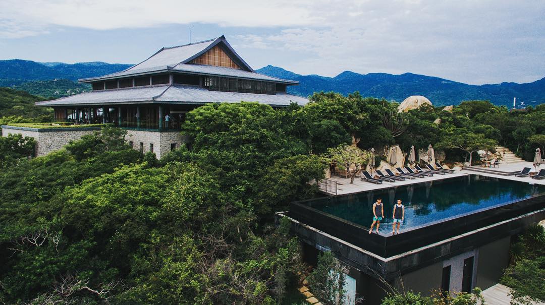 Resort với 36 villa sang trọng, một số villa có cả hồ bơi riêng siêu đẹp như thế này. Nguyễn Hồ Tân on Instagram