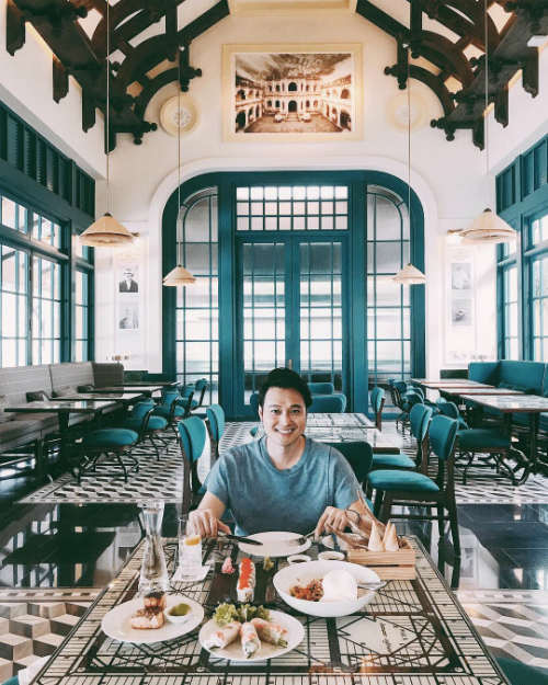 Quang Vinh phải lòng món bánh mì chiên trứng sữa. Khu resort có 3 nhà hàng với 3 phong cách ẩm thực khác nhau, đều do những đầu bếp tài hoa trổ tài. 