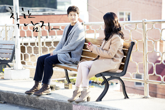 Hai ngôi sao Song Joong Ki và Mon Chae Won từng đặt chân đến làng bích họa để quay những cảnh cuối cùng trong bộ phim truyền hình "Nice Guy" (tên khác: The Innocent Man, tựa Việt: Gã khờ) vào năm 2012. Hàng ghế gỗ nơi hai nhân vật Maru (Song Joong Ki) và Eun Gi (Mon Chae Won) trao nhẫn cầu hôn trở thành điểm check in được yêu thích nhất của du khách. 