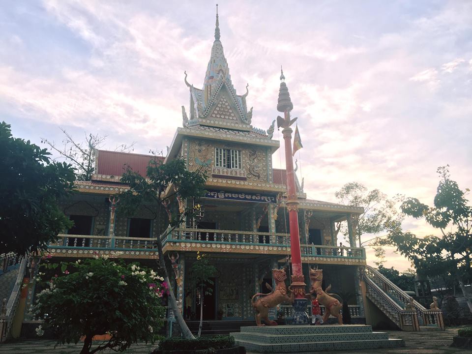 Chùa Sà Lôn theo lối kiến trúc quen thuộc của những ngôi chùa Khmer