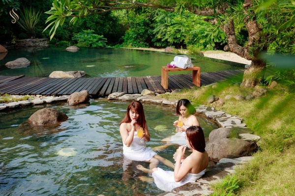 (Tắm Onsen kiểu Nhật giúp bạn thư giãn và tốt cho sức khỏe) 