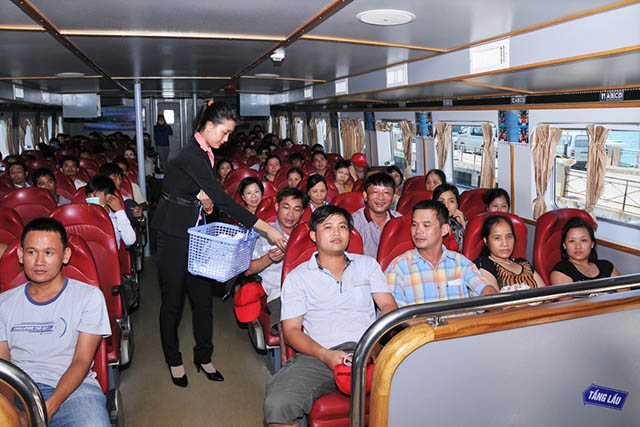 Tàu cao tốc Superdong có sức chứa 306 người/ chuyến. Với giá vé người lớn 310.000 đồng, trẻ em 230.000 đồng. Khách di chuyển từ cảng Bến Đầm đến trung tâm Côn Đảo có thể đi xe buýt, với giá 40.000 đồng/vé.  