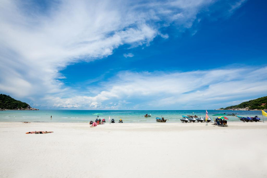 Koh Phangan, Thái Lan: Mọi góc của hòn đảo nhỏ bé này đều có thể trở thành phông nền hoàn hảo cho bức ảnh của bạn. Koh Phangan có những bãi biển sạch tinh, các hoạt động ngoài thời hấp dẫn dành cho mọi lứa tuổi. Ngoài ra, đảo còn có chợ đêm mang đậm văn hóa địa phương. Ảnh: Booking.
