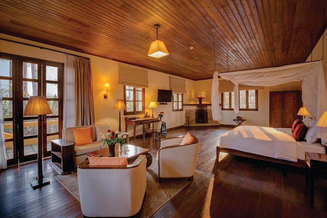 Các căn phòng với lối thiết kế độc đáo và sang trọng, ấm cúng lãng mạn với góc nhìn 270 độ ra thành phố Đà Lạt. 