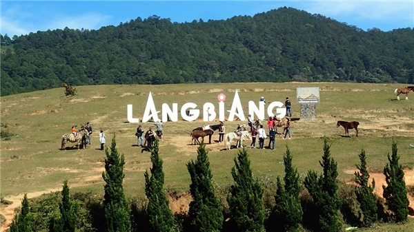 Đỉnh LangBiang - một câu chuyện tình yêu đẹp.