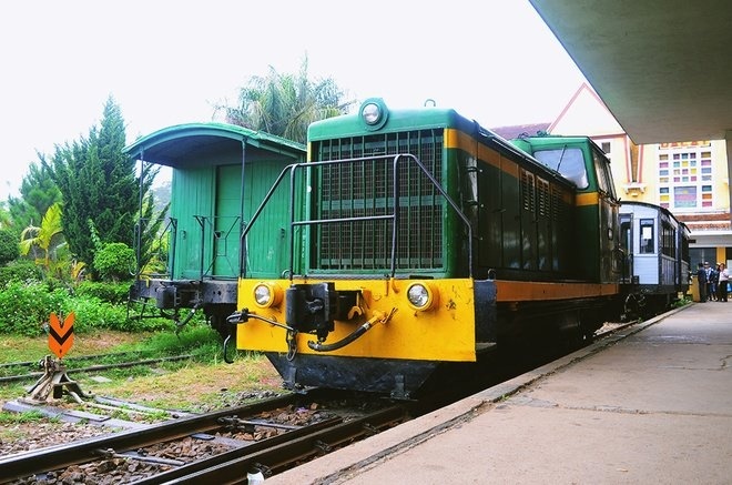 Ga Đà Lạt giờ chủ yếu phục vụ khách du lịch với tuyến đường từ Đà Lạt đến Trại Mát dài khoảng 7km 