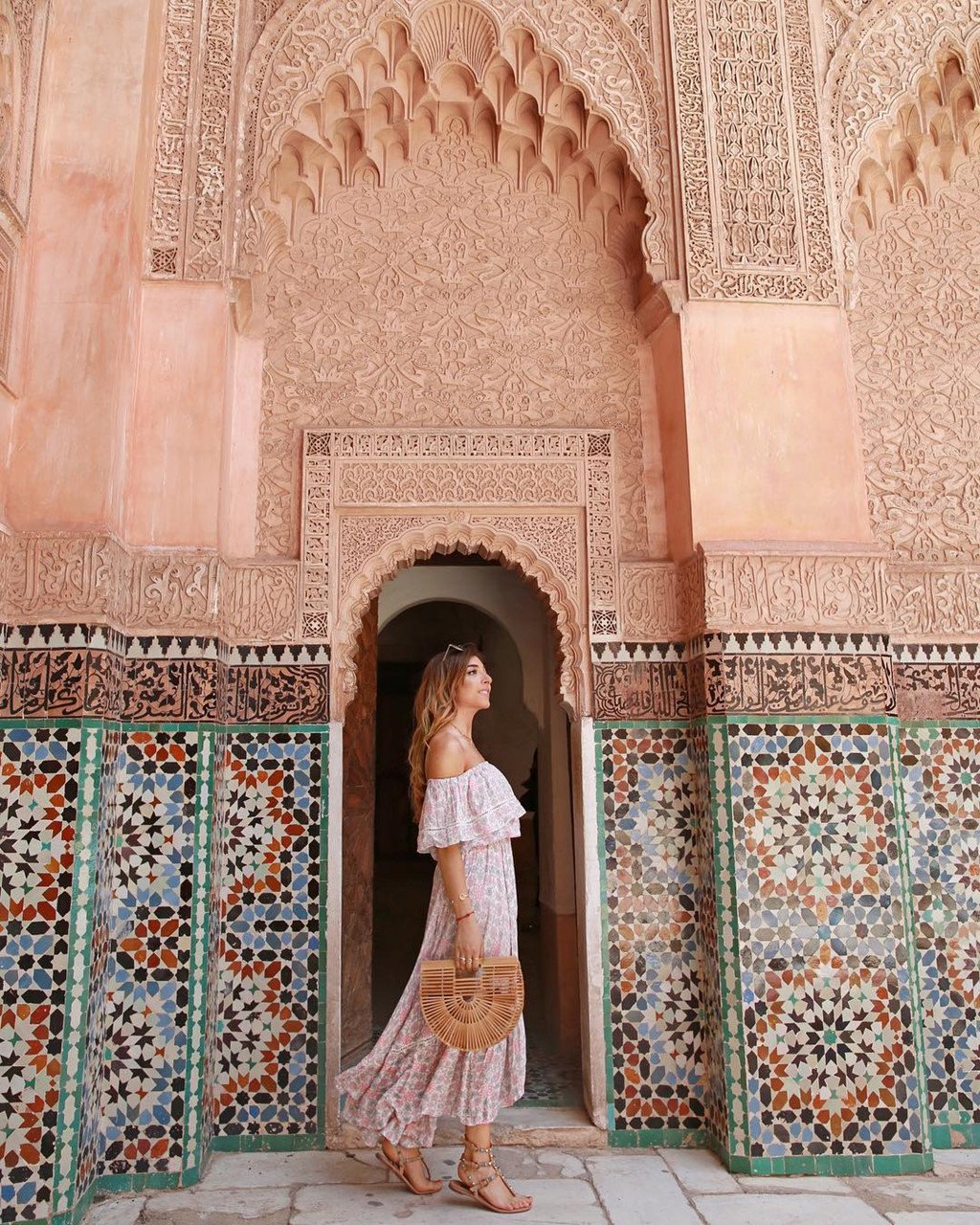 Ben Youssef Madrasa là một trường dạy Hồi giáo ở thành phố Marrakesh, Morocco. Địa điểm này nổi tiếng với lối ra vào trang trí khảm bắt mắt, thu hút đông đảo sự chú ý trên mạng xã hội Instagram. Ảnh: Instagram/amelialiana.