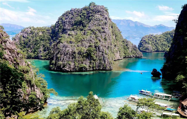 3. Đảo Coron Coron nằm ở tỉnh Palawan, miền trung Tây Philippines của đảo Besanga. Dân số ở đây có khoảng 50.000 người, phát triển mạnh ngành du lịch và công nghiệp lớn.