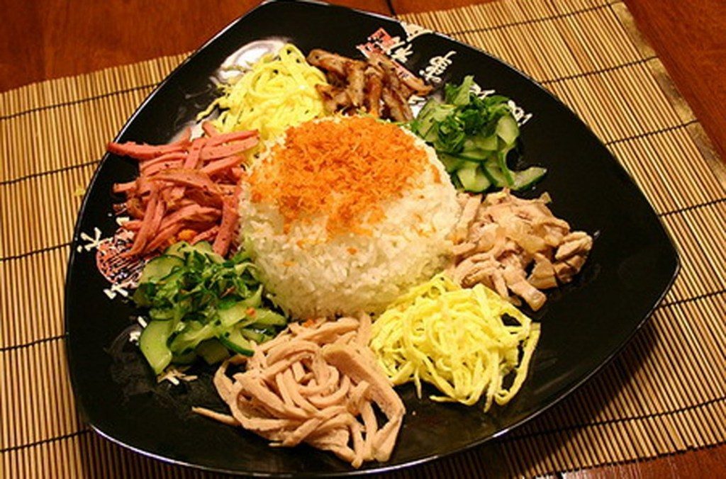 Cơm âm phủ là một trong những món ngon của ẩm thực xứ Huế. 