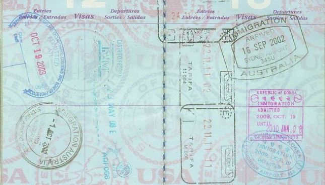 Hãy chuẩn bị sẵn ảnh 4x6cm trước khi đi du lịch và scan hộ chiếu và các trang visa để dự phòng khi cần. 